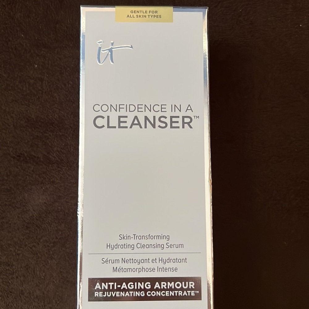 IT Confidence in a Cleanser NIB